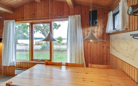 Graa: Tetto, Casa, Lotto, Casa, Villetta, Estate, Edifici Giardino, Shade, Log Cabin, Landscaping