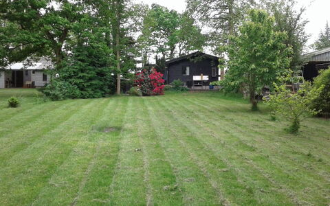 Graa: Tetto, Casa, Lotto, Casa, Villetta, Estate, Edifici Giardino, Shade, Log Cabin, Landscaping