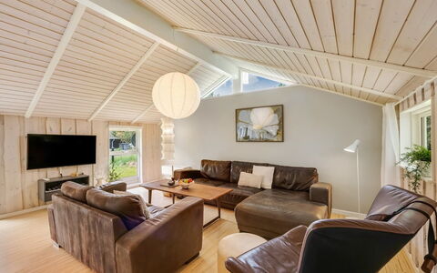 Sæby 670: Interior Design, Pavimentazione, Mobilia, Legna, Divano, Pavimento, Soffitto, Pavimento In Legno, Soggiorno, Casa