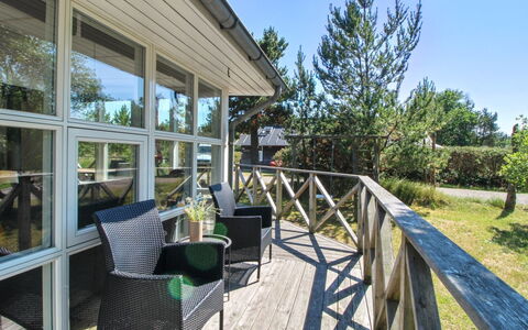 Olof - 100M from the Sea: Tetto, Casa, Porta, Villetta, Shade, Raccordo, Cortile, Estate, Backyard