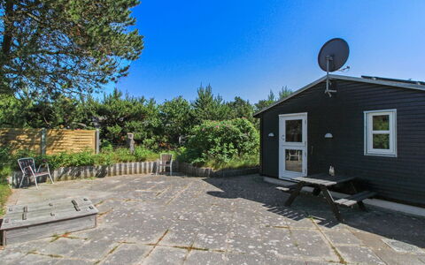 Olof - 100M from the Sea: Tetto, Casa, Porta, Villetta, Shade, Raccordo, Cortile, Estate, Backyard