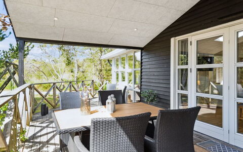 Olof - 100M from the Sea: Tetto, Casa, Porta, Villetta, Shade, Raccordo, Cortile, Estate, Backyard