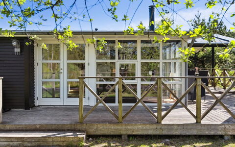 Olof - 100M from the Sea: Tetto, Casa, Porta, Villetta, Shade, Raccordo, Cortile, Estate, Backyard