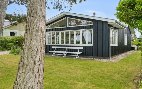 Varma - 25M from the Sea: Appartamento, Shade, Balcone, Sedia, Recinzione, Mobili Da Esterno, Alluminio, Erba Sintetica