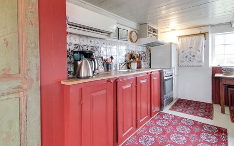 Saarah - 25Km from the Sea: Tetto, Casa, Casa, Villetta, Porta, Raccordo, Deck, Portico, Plank, Latifoglie