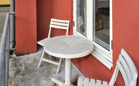 Esja - 22Km from the Sea: Mobilia, Sedia, Mobili Da Esterno, Tavolo, Interior Design, Pavimento, Arancia, Color Legno, Tavolo Esterno, Tavolino Da Caffè