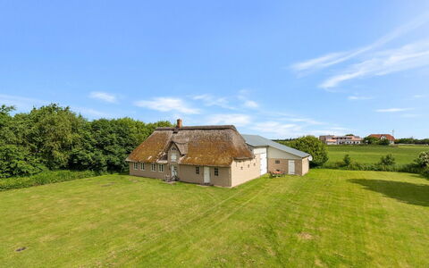 Thorarin - 25Km from the Sea: Tetto, Casa, Lotto, Casa, Villetta, Estate, Edifici Giardino, Shade, Log Cabin, Landscaping