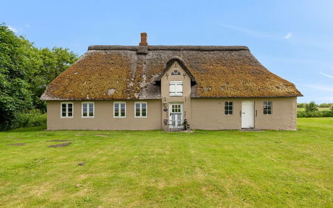 Thorarin - 25Km from the Sea: Tetto, Casa, Lotto, Casa, Villetta, Estate, Edifici Giardino, Shade, Log Cabin, Landscaping