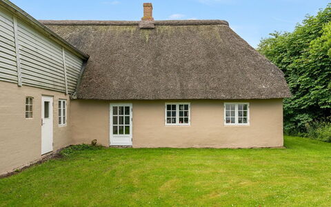 Thorarin - 25Km from the Sea: Tetto, Casa, Lotto, Casa, Villetta, Estate, Edifici Giardino, Shade, Log Cabin, Landscaping