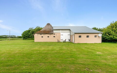 Thorarin - 25Km from the Sea: Tetto, Casa, Lotto, Casa, Villetta, Estate, Edifici Giardino, Shade, Log Cabin, Landscaping