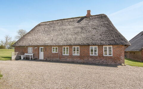 Inda - 10Km from the Sea: Erba, Casa, Tetto, Casa, Villetta, Arbusto, Lotto, Area Rurale, Agriturismo, Groundcover
