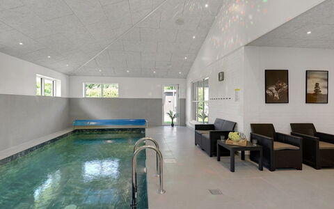 Gabriele - 17Km from the Sea: Tetto, Casa, Porta, Villetta, Shade, Raccordo, Cortile, Estate, Backyard