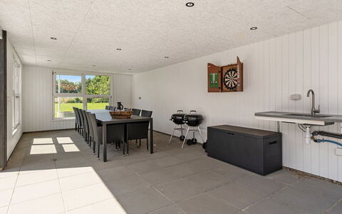 Gabriele - 17Km from the Sea: Tetto, Casa, Porta, Villetta, Shade, Raccordo, Cortile, Estate, Backyard