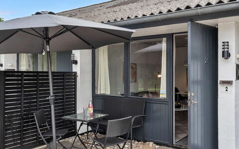 Iida - 20Km from the Sea: Mobilia, Interior Design, Sedia, Pavimentazione, Tavolo, Ricorrere, Pavimento, Soffitto, Camera, Eco Hotel