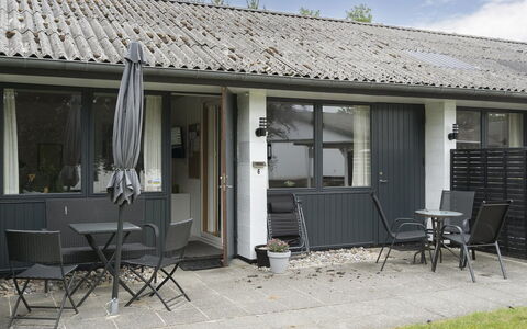 Skarthi - 20Km from the Sea: Blu, Arbusto, Villetta, Groundcover, Giardino, Estate, Shade, Landscaping, Agriturismo, Eco Hotel