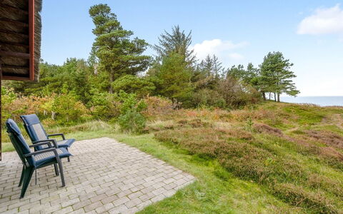 Ingeborg - 100M to the Fjord: Tetto, Casa, Casa, Villetta, Raccordo, Estate, Driveway, Edifici Giardino, Cortile, Capannone