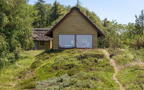 Ingeborg - 100M to the Fjord: Tetto, Casa, Casa, Villetta, Raccordo, Estate, Driveway, Edifici Giardino, Cortile, Capannone