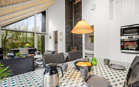 Ketilbiorn - 1.2Km to the Fjord: Interior Design, Soffitto, Casa, Sedia, Cucina & Sala Da Pranzo Tavolo, Villetta, Pianta Della Casa, Soggiorno, Lampada, Latifoglie