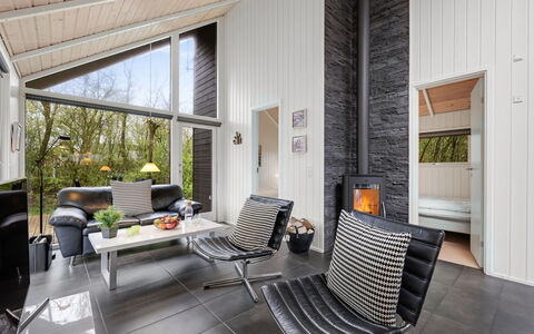 Ketilbiorn - 1.2Km to the Fjord: Interior Design, Legna, Mobilia, Soggiorno, Soffitto, Casa, Pavimentazione, Divano, Pavimento, Camera