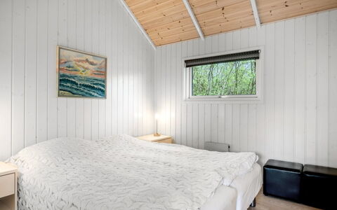Ketilbiorn - 1.2Km to the Fjord: Legna, Camera Da Letto, Letto, Pavimentazione, Soffitto, Lenzuolo, Pavimento, Bedding, Interior Design, Telaio Del Letto