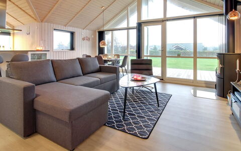 Gertrude - 1.1Km to the Fjord: Legna, Mobilia, Pavimentazione, Divano, Soffitto, Interior Design, Soggiorno, Pavimento, Pavimento In Legno