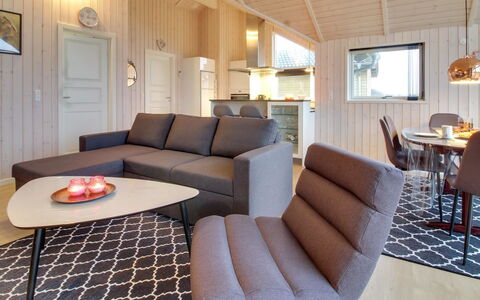 Gertrude - 1.1Km to the Fjord: Legna, Pavimentazione, Interior Design, Pavimento, Mobilia, Divano, Soffitto, Camera, Soggiorno, Casa