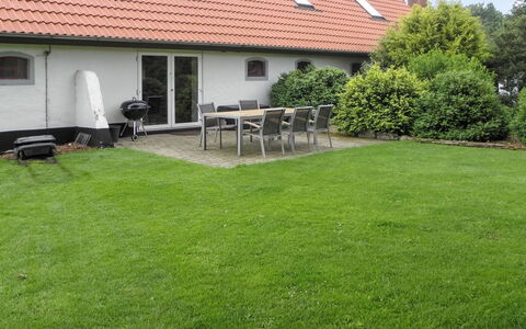 Beatha - 25Km to the Fjord: Erba, Giardino, Arbusto, Prato, Lotto, Casa, Backyard, Groundcover
