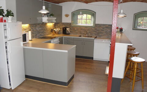 Beatha - 25Km to the Fjord: Pavimentazione, Pavimento, Legna, Interior Design, Controsoffitto, Mobilia, Cucina, Pavimento In Legno, Cabinetry, Elettrodomestico Da Cucina