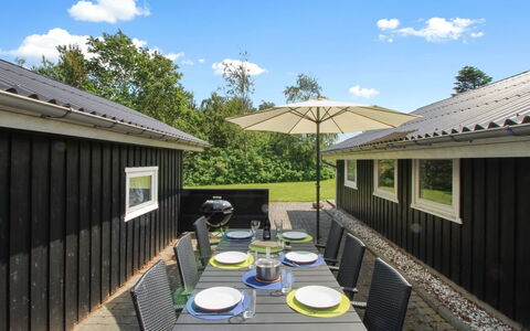 Eske - 200M to the Fjord: Zona Residenziale, Tetto, Sobborgo, Driveway, Estate, Camino