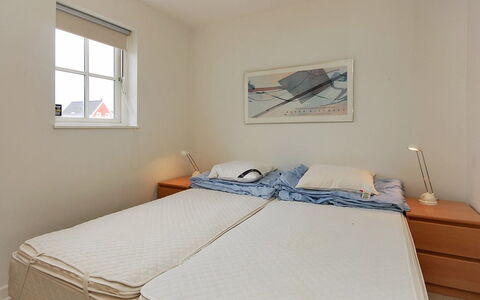Alita - 1.2Km from the Sea: Legna, Pavimento, Pavimentazione, Mobilia, Interior Design, Camera Da Letto, Letto, Camera, Soffitto, Biancheria