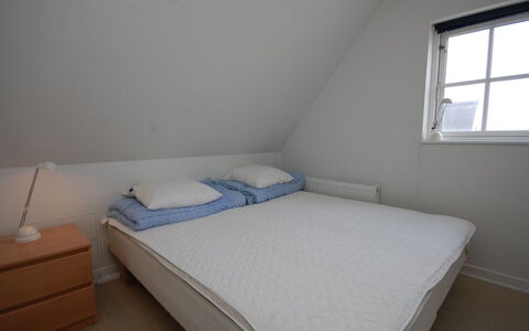Alita - 1.2Km from the Sea: Camera Da Letto, Pavimento, Letto, Pavimentazione, Lenzuolo, Bedding, Biancheria, Telaio Del Letto, Camera