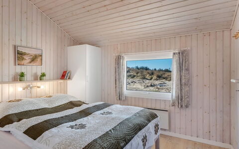 Matias - 150M from the Sea: Legna, Camera Da Letto, Casa, Bedding, Letto, Lenzuolo, Soffitto, Latifoglie, Plank, Telaio Del Letto