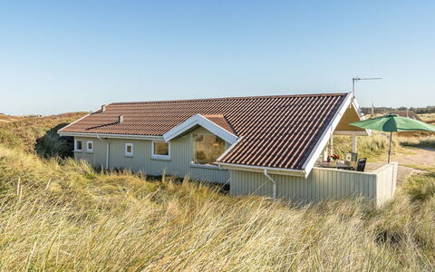Matias - 150M from the Sea: Zona Residenziale, Tetto, Sobborgo, Driveway, Estate, Camino
