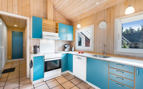Luciane - 2.5Km from the Sea: Villetta, Backyard, Cortile, Edifici Giardino, Capannone, Raccordo, Mobili Da Esterno, Log Cabin, Struttura Esterna, Baracca