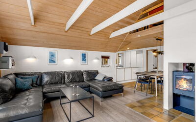 Dorris - 4.3Km from the Sea