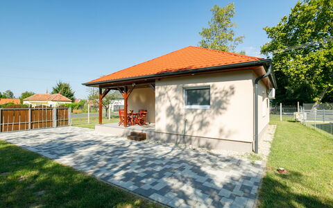 Honey: Cielo, Proprietà, Pianta, Costruzione, Albero, Shade, Lotto, Porta, Casa, Finestra
