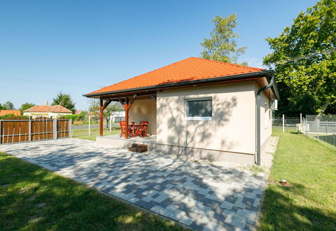 Honey: Cielo, Proprietà, Pianta, Costruzione, Albero, Shade, Lotto, Porta, Casa, Finestra