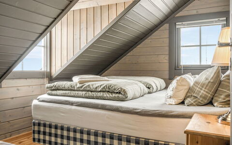 Saanaloma: Legna, Camera Da Letto, Letto, Interior Design, Mobilia, Biancheria, Pavimento, Pavimentazione, Bedding, Casa