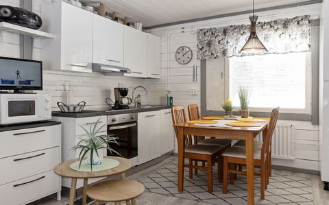 Riekko: Mobilia, Interior Design, Cucina, Pavimentazione, Elettrodomestico Da Cucina, Legna, Controsoffitto, Apparecchio Major, Pavimento, Soffitto