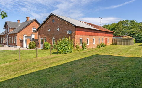 Dvonta - 170M from the Sea: Tetto, Casa, Porta, Villetta, Shade, Raccordo, Cortile, Estate, Backyard