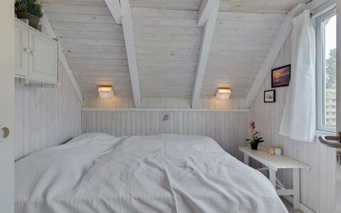 Fani - 200M from the Sea: Legna, Camera Da Letto, Bianca, Soffitto, Interior Design, Letto, Mobilia, Pavimento, Bedding, Pavimentazione