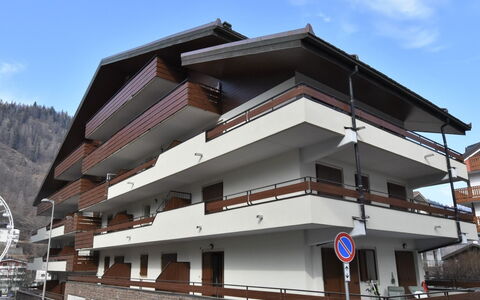 Stefania: Cielo, Nube, Costruzione, Urban Design, Facciata, Finestra, Edificio Commerciale, Materiale Composito, Uso Misto, Appartamento