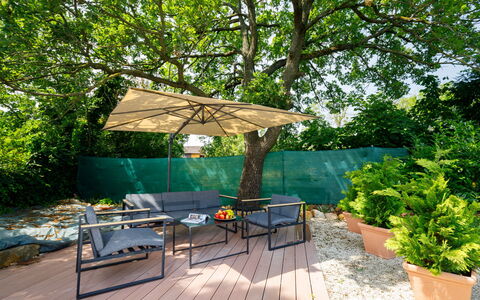 Zen: Pianta, Tavolo, Albero, Shade, Mobili Da Esterno, Paesaggio Naturale, Vaso Di Fiori, Tavolo Esterno, Villetta, Tempo Libero