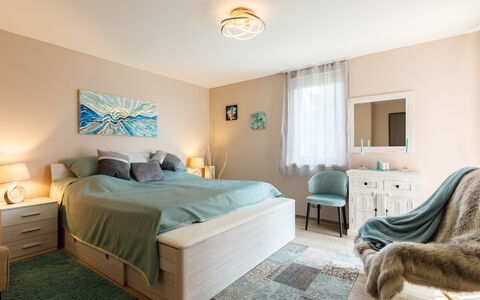 Zen: Mobilia, Proprietà, Comfort, Lampada, Legna, Interior Design, Illuminazione, Costruzione, Pavimento, Letto
