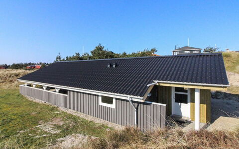 Igilfar - 700M from the Sea: Mobilia, Interior Design, Pavimentazione, Legna, Pavimento, Soffitto, Pavimento In Legno, Sedia, Tavolo, Illuminazione