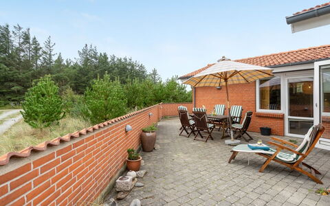 Lisemarie - 800M from the Sea: Legna, Tetto, Architettura, Casa, Casa, Villetta, Raccordo, Latifoglie, Pendenza, Estate