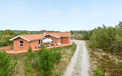 Lisemarie - 800M from the Sea: Legna, Tetto, Architettura, Casa, Casa, Villetta, Raccordo, Latifoglie, Pendenza, Estate