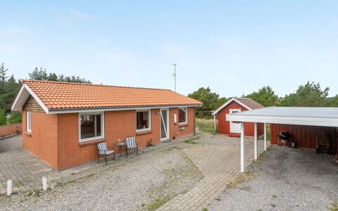Lisemarie - 800M from the Sea: Legna, Tetto, Architettura, Casa, Casa, Villetta, Raccordo, Latifoglie, Pendenza, Estate
