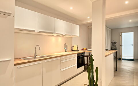 L'Appart'Mer: Tavolo, Cielo, Mobilia, Proprietà, Costruzione, Nube, Tavola, Azzurro, Sedia, Interior Design