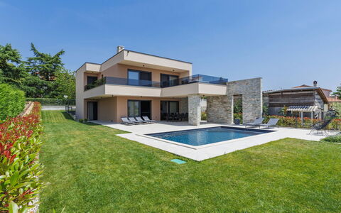 Prudensia: Cielo, Pianta, Costruzione, Rettangolo, Piscina, Erba, Finestra, Urban Design, Condominio, Zona Residenziale